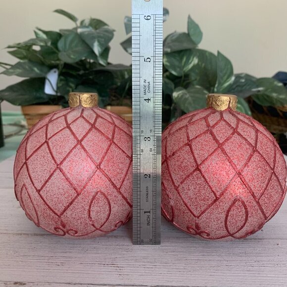 Valerie Parr Hill Set of 2 RED Lighted Christmas Ornaments Illuminated Globes - Picture 9 of 15